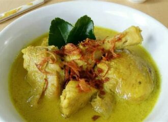 RESEP OPOR AYAM KUNING MENU LEBARAN