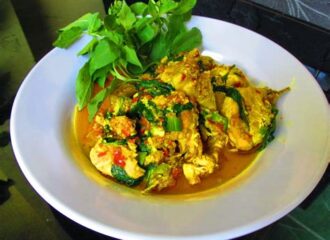 Resep dan cara membuat Ayam kemangi bumbu kuning Chop chop.....