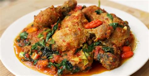 Resep Ayam Woku Khas Manado yang Lezat & Pedasnya Nendang!
