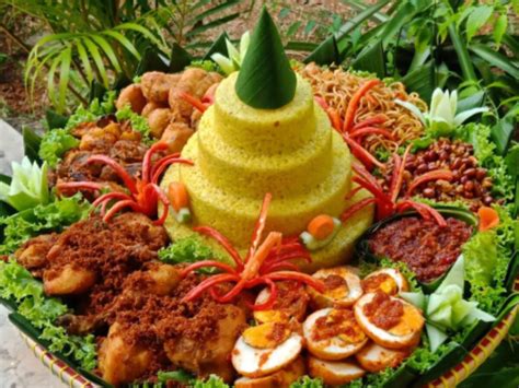 Tumpeng Nasi Kuning. Ide makanan, Hiasan makanan, Resep restoran