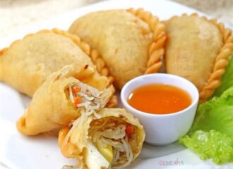 6 Cara membuat pastel kering dan basah, enak & mudah dibu