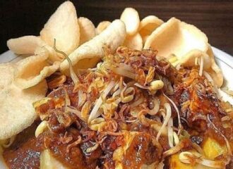 Sarapan Kupat Tahu Bumbu Kacangnya Nagih Okezone Lifestyle