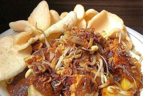 Sarapan Kupat Tahu Bumbu Kacangnya Nagih Okezone Lifestyle