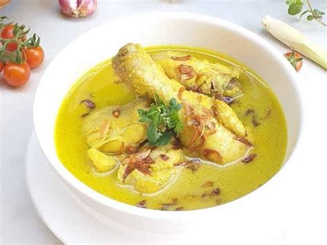 Resep Opor Ayam Bumbu Kuning oleh Kak Zee Cookpad
