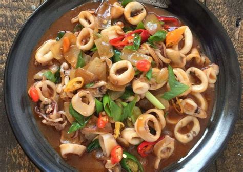 Resep Tumis cumi pedas manis oleh dewi nofitasari Cookpad