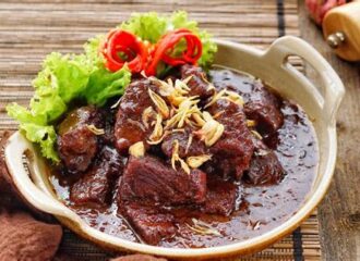 4 Aneka Resep Semur Daging ala Rumahan yang Praktis Dibuat