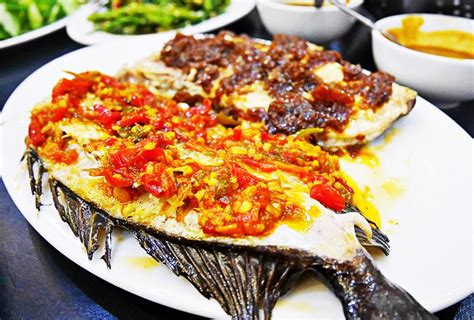 5 Rekomendasi Makan di Makassar Buat yang Doyan Ikan Bakar