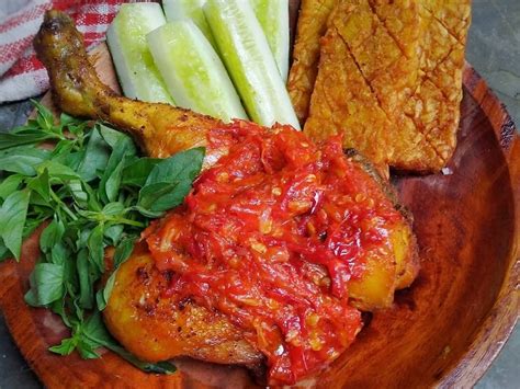 Resep Ayam Penyet, Sambalnya Maknyuss Enak Buat Makan Siang Okezone